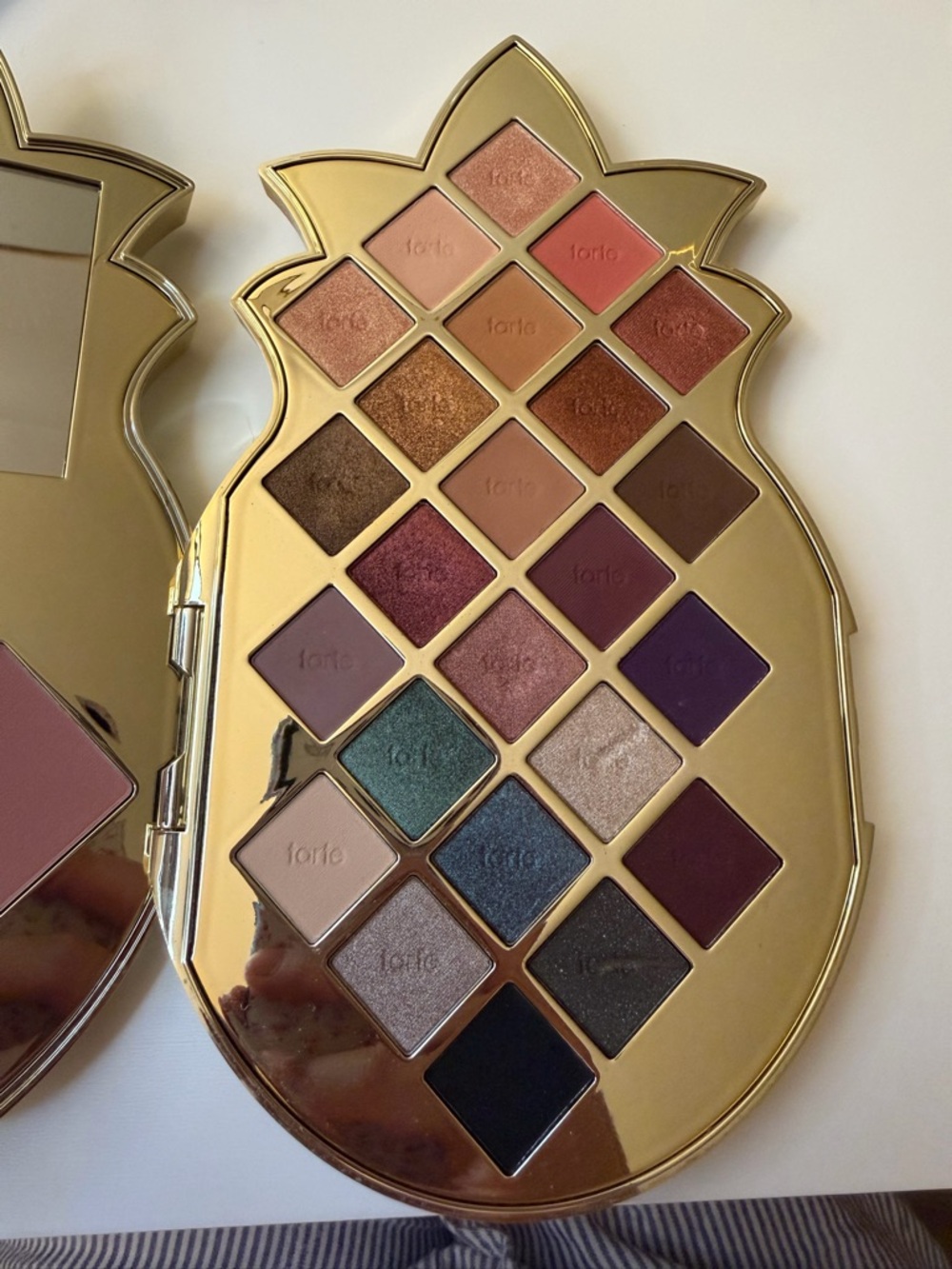 Tarte pineapple of my eye makeup palette